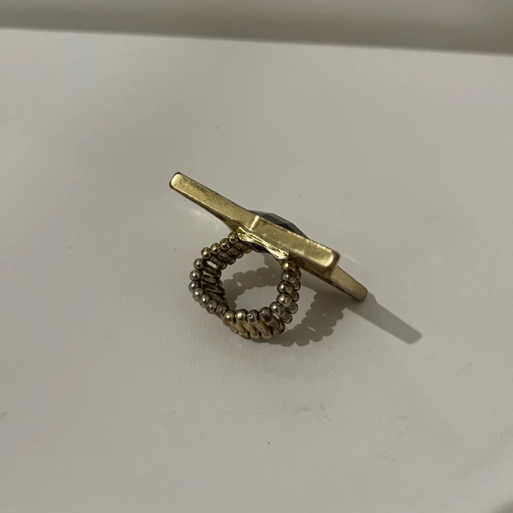 Statement Ring Black & Gold - Picture 2 of 10